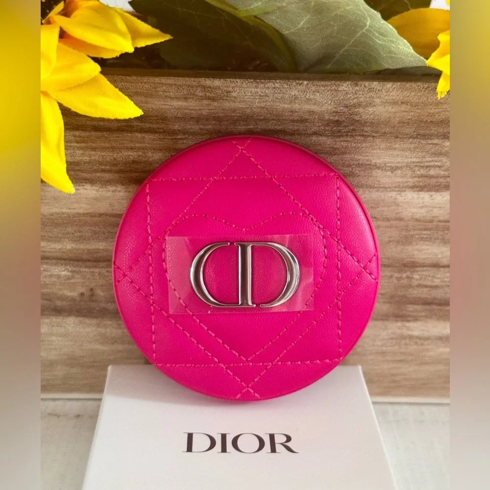 Dior sided inside